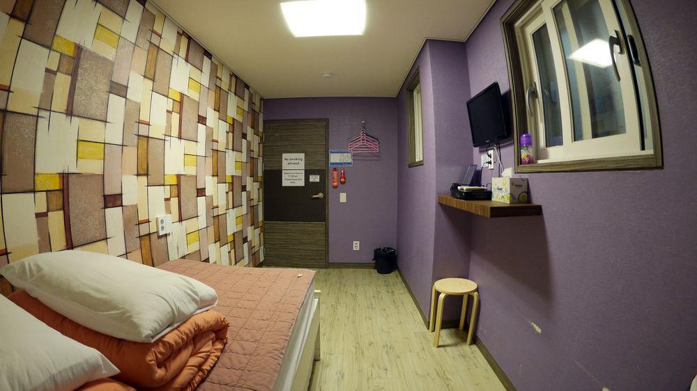 Hi - Hotel